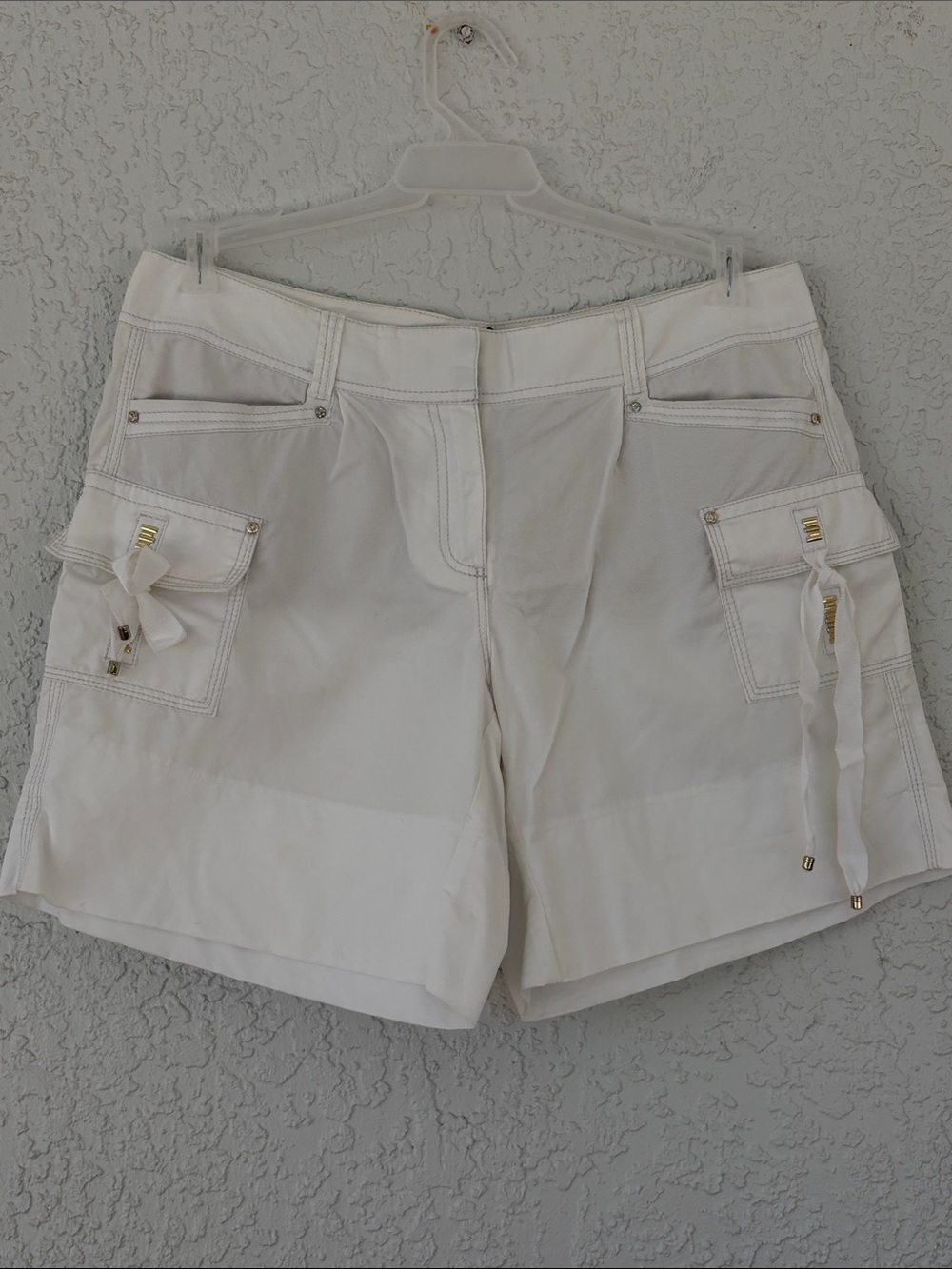 White House Black Market White Cargo Shorts with Side Pockets size 6short